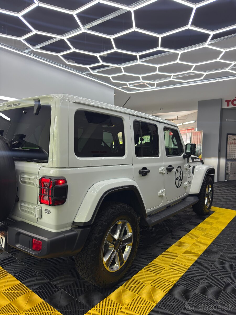Predám Jeep Wrangler SAHARA 2.0T 4x4 DPH