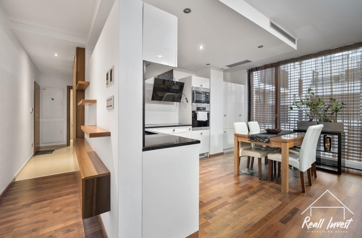 NA PREDAJ: Elegantný 2-izbový byt v Srdci Bratislavy - 5