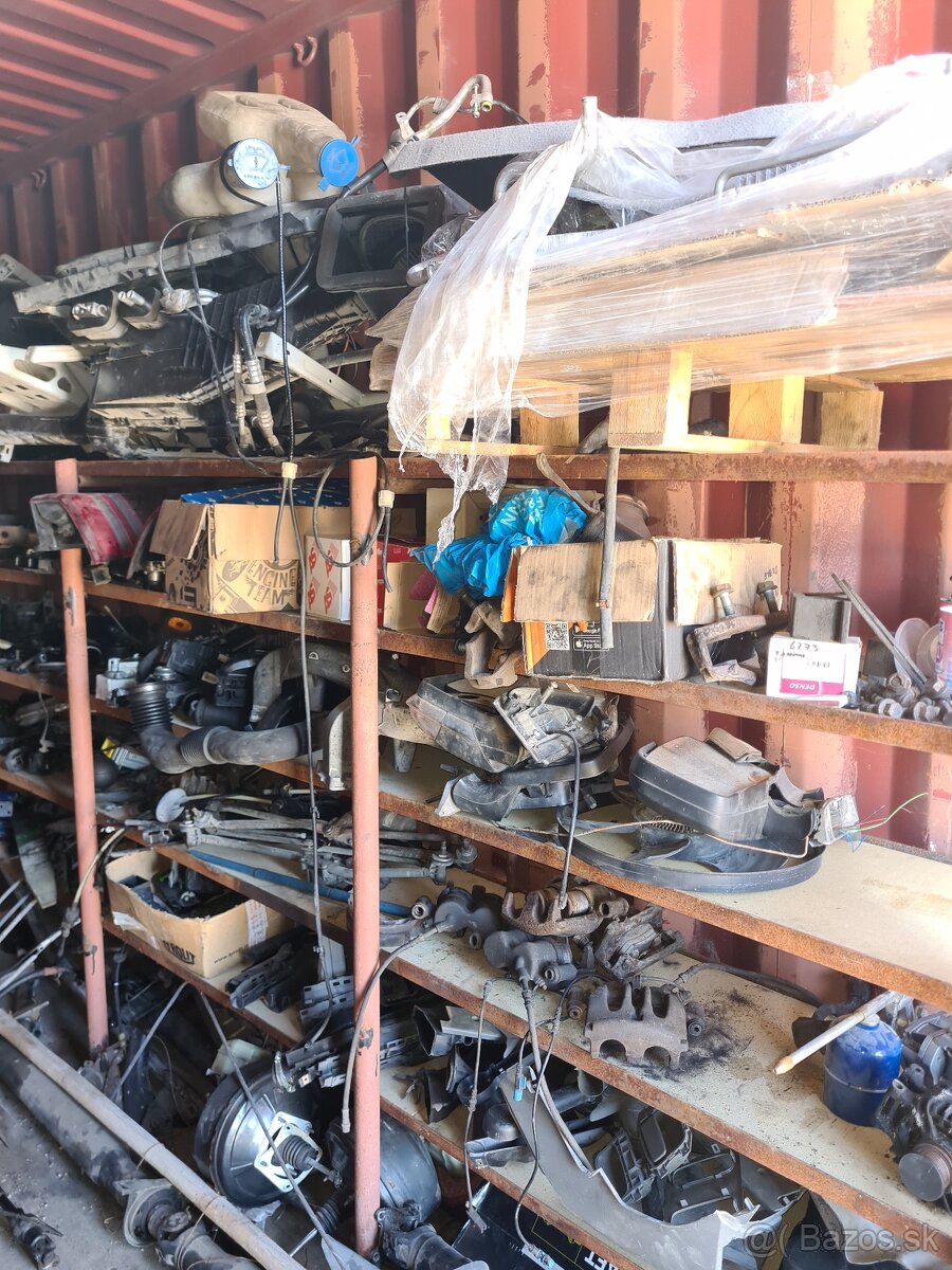 Predám polomotor 646 mercedes + náhradné diely - 5