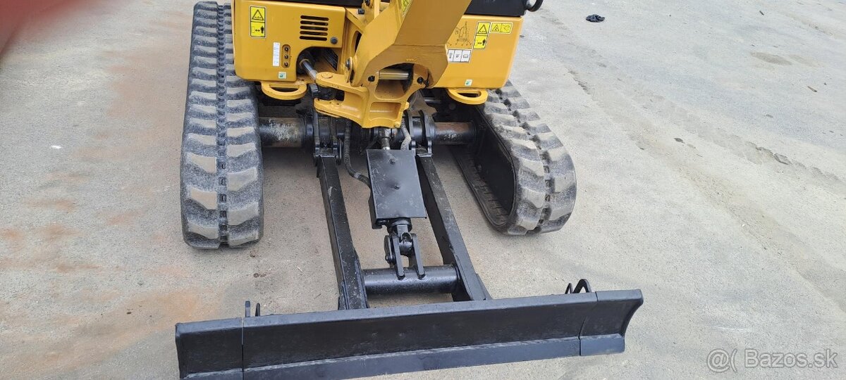 Minibagr CAT 301.8, rok výroby 2022, 563 motohodin, TOP - 5