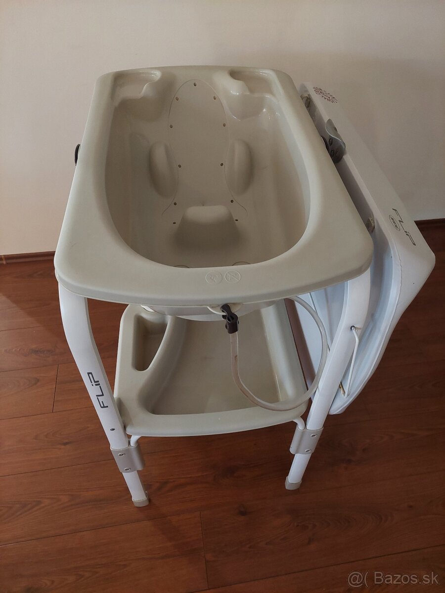 Vanička a prebaľovací pult v jednom. - 5