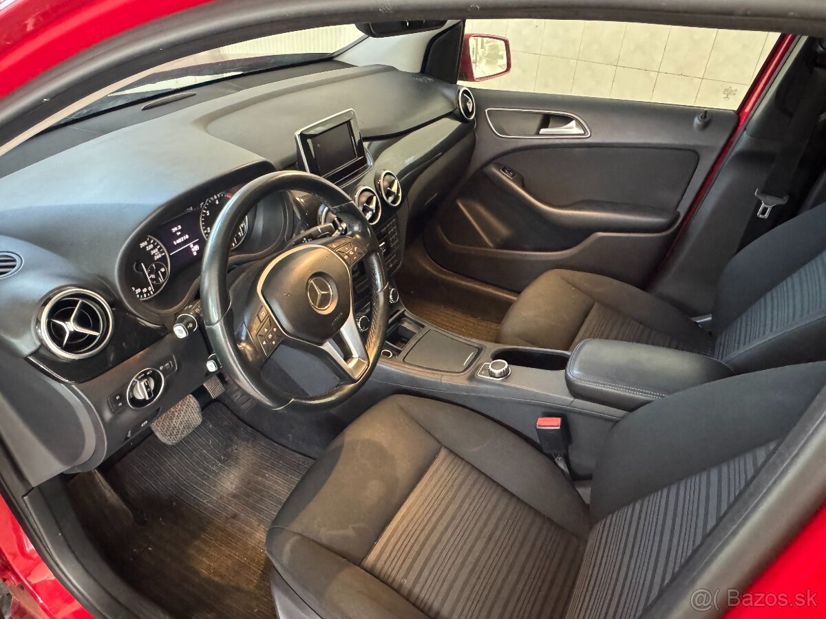 Mercedes Benz B180 - 5