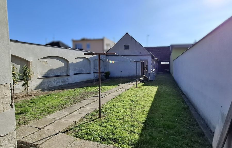 Vidiecky dom, rekonštrukcia, dvor, záhrada, 3i, všetky IS - 5