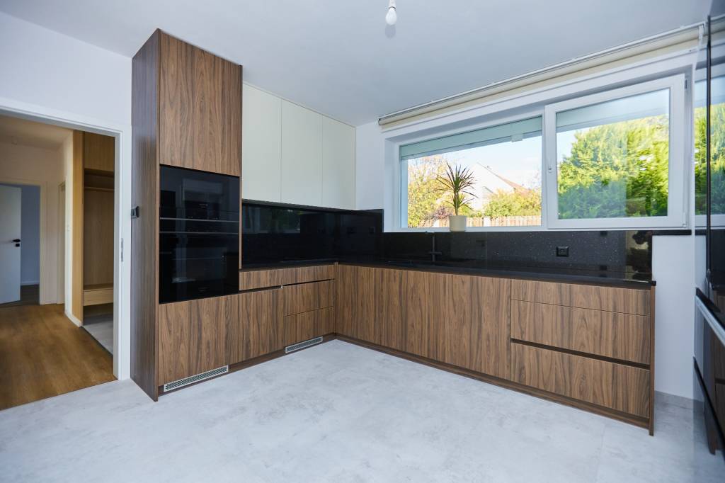 NA PREDAJ- EXKLUZÍVNY- 5 - IZBOVÝ RODINNÝ DOM, MALÁ IDA - PA - 5