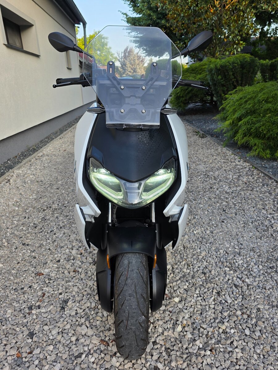 Elektricky skuter BMW CE04 top stav - 5