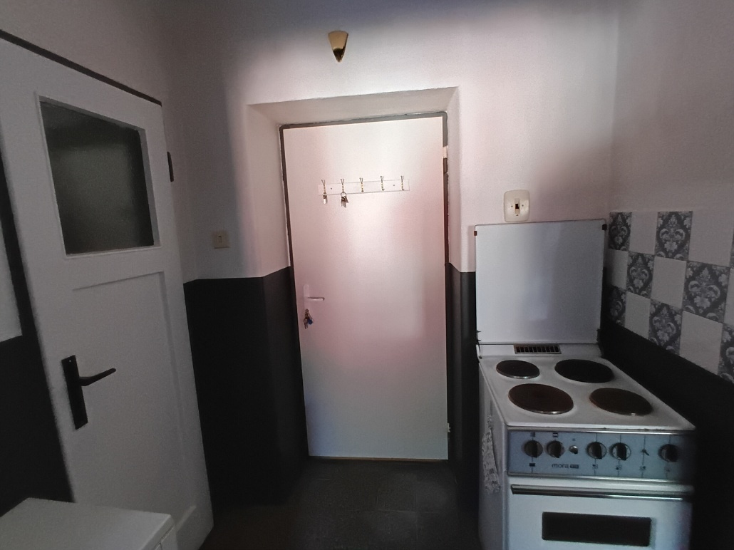 Lacno predám 1 izbový byt 75 km od BB - 5