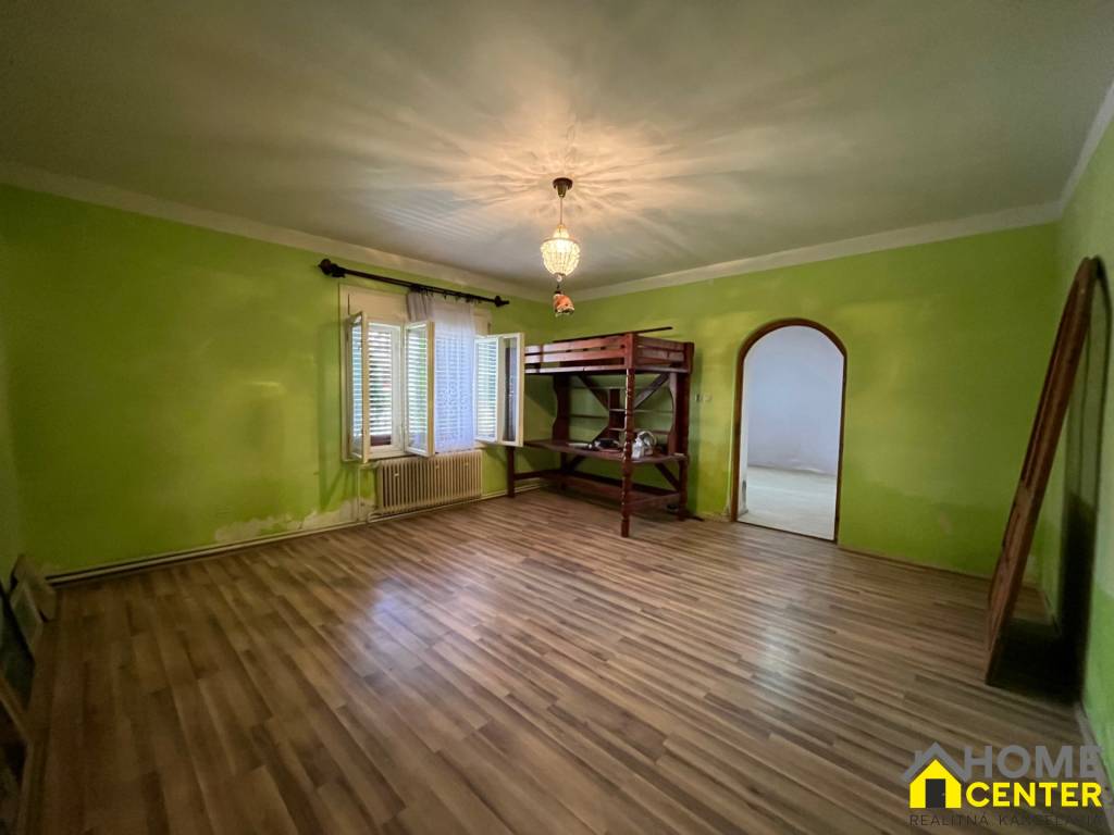 NA PREDAJ Rodinný dom s rozľahlým pozemkom /cca 3000 m²/ v K - 5