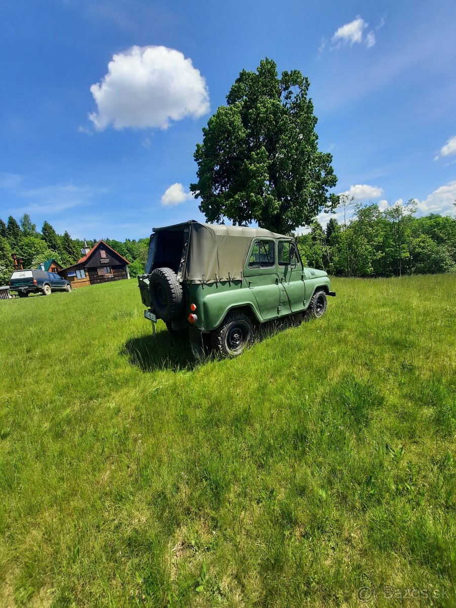 UAZ 469 2.4L Benzín