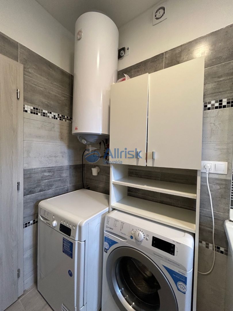 Nádherný kompletne zrekonštruovaný rodinný dom s garážou, ba - 5