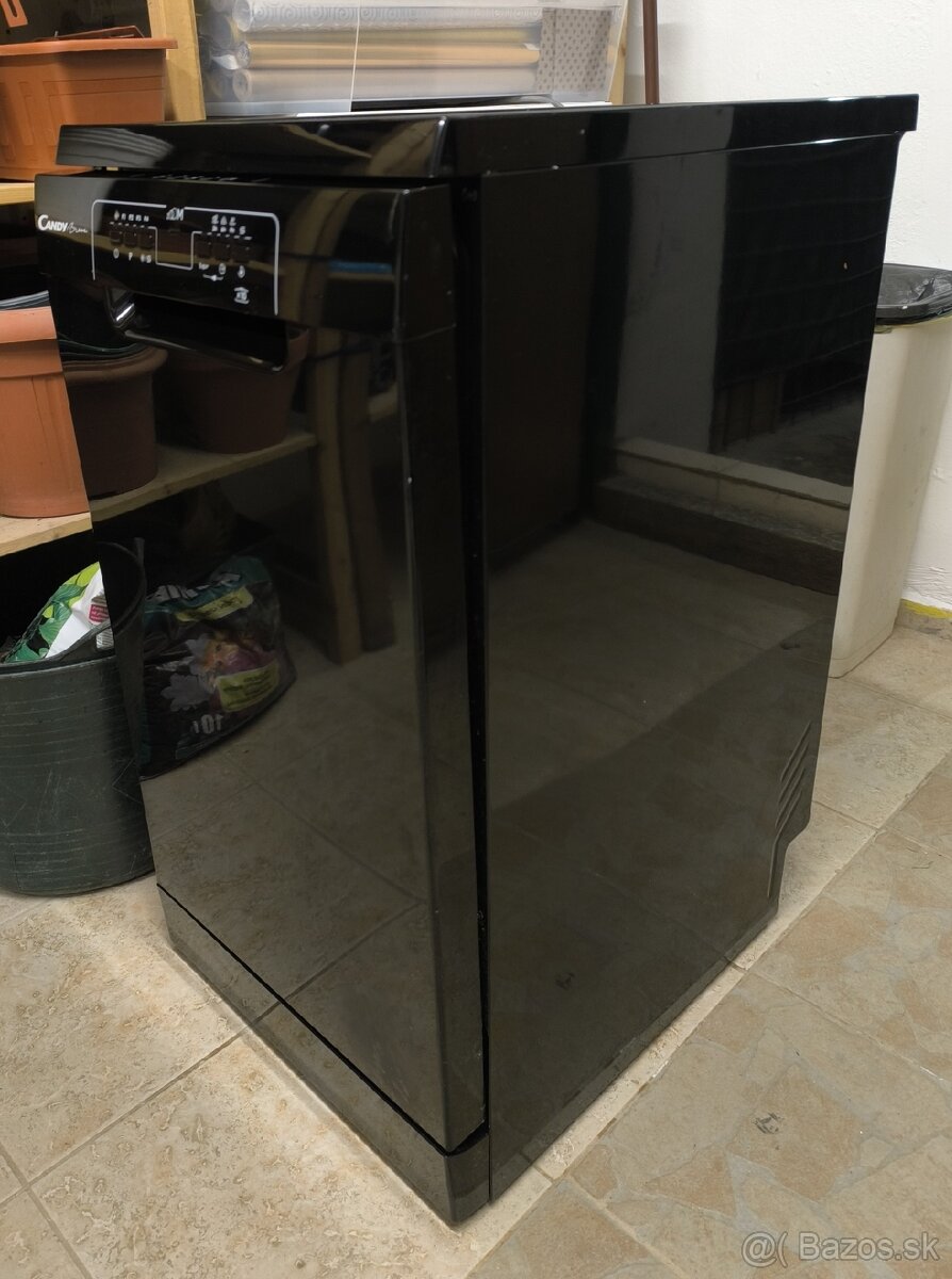 Umývačka riadu Candy používaná rok - 5