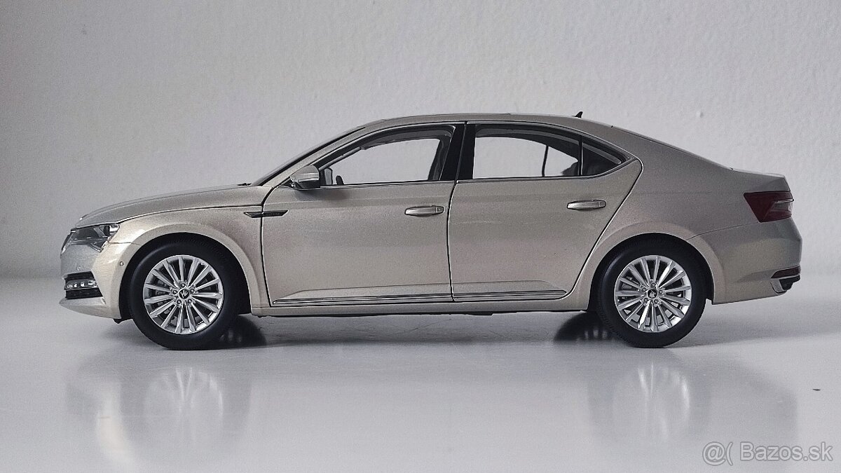 Škoda Superb 1:18 - 5