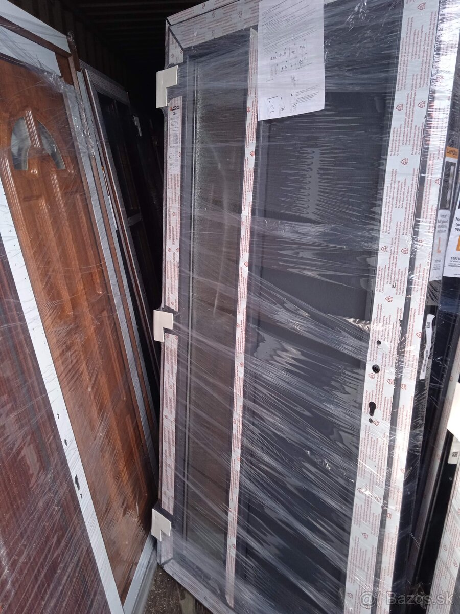 kvalitne plastove vchodove dvere - 5