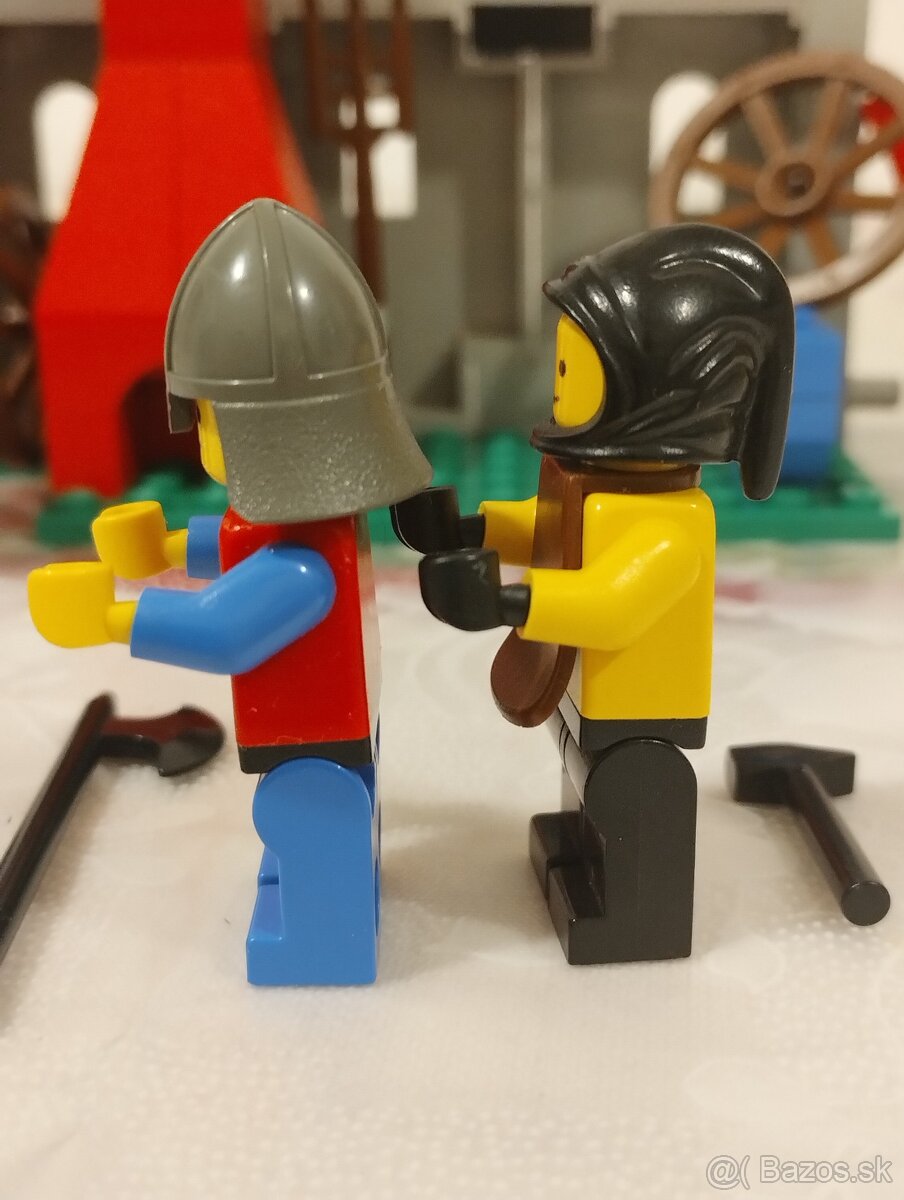 LEGO Castle 6040 Blacksmith Shop - 5