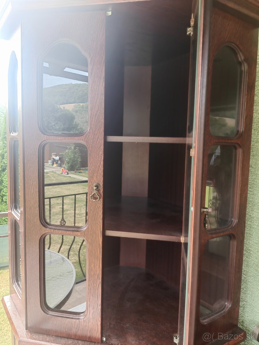 Vitrína do kúta - 5