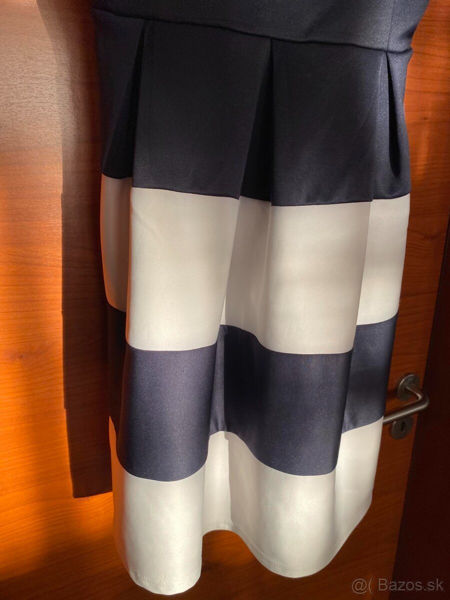 Elegantné pásikavé šaty - 5