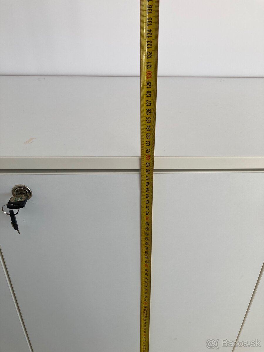 Uzamykateľná skrinka - šatňová - 5