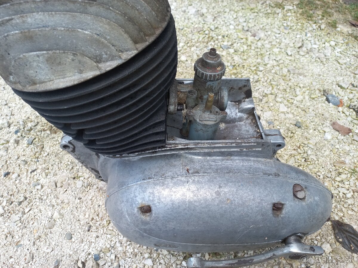 Motor jawa 250 559 - 5