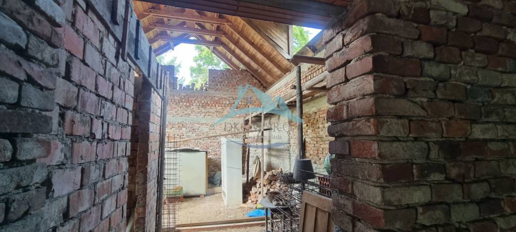 Na predaj starší sedliacky R. dom s obrovským pozemkom 292 - 5