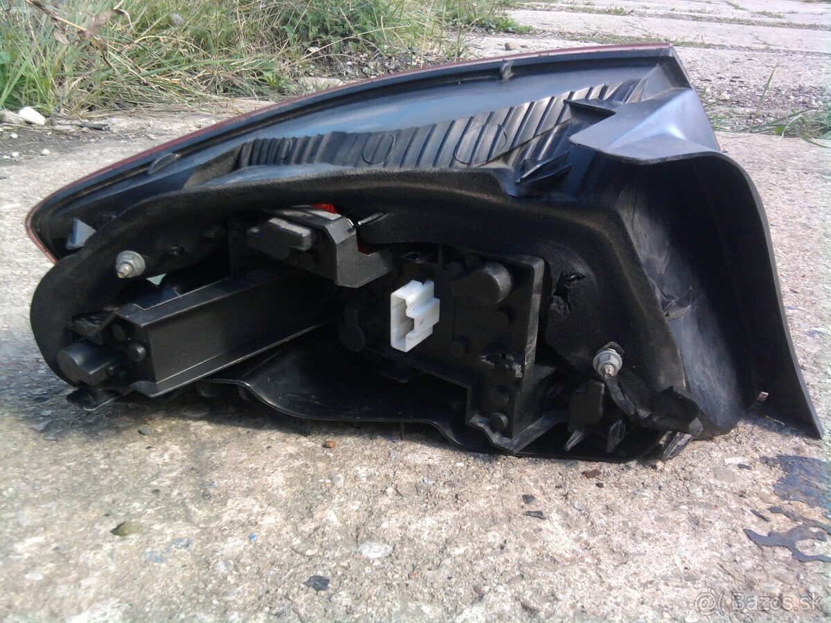 Peugeot 407 zadne svetla - 5