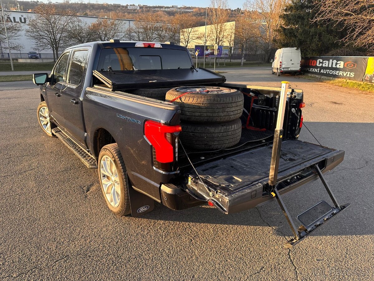 Ford F-150 Lightning - 5