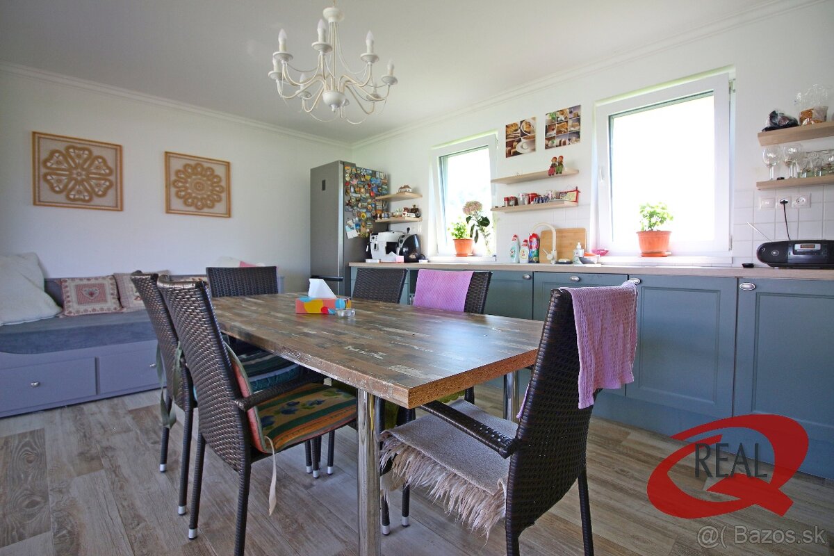 RODINNÝ DOM V SÚKROMNEJ ULIČKE S BAZÉNOM A LETNÝM DOMČEKOM - 5