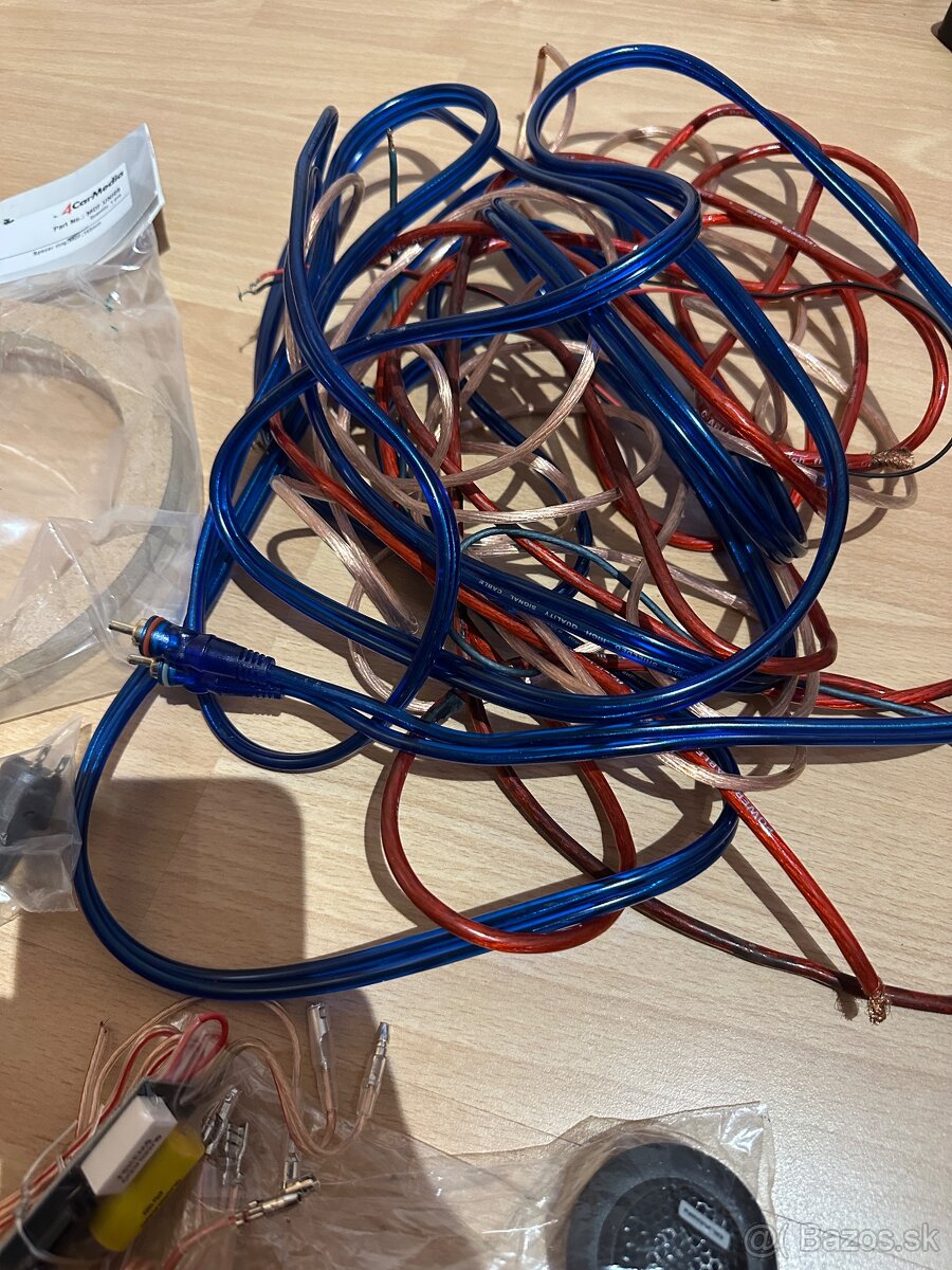 Predám kompletnú sadu audio doplnkov do auta – 15 € - 5