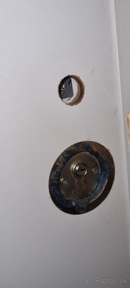Bezpecnostne vchodove dvere do bytu - 5