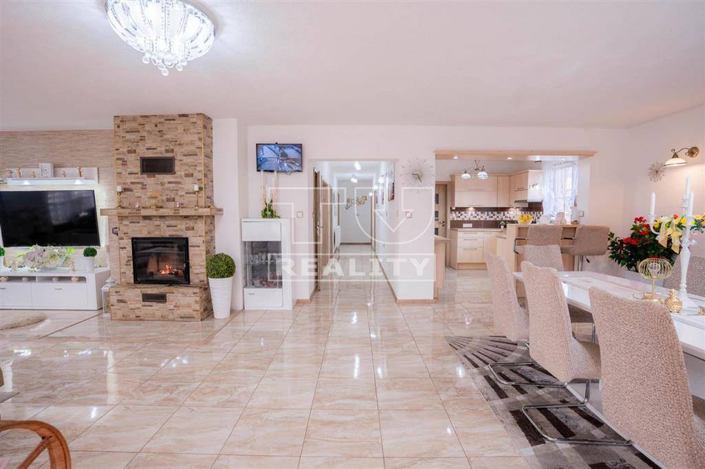 Na predaj priestranný rodinný dom Uhrovec okr. Bánovce... - 5