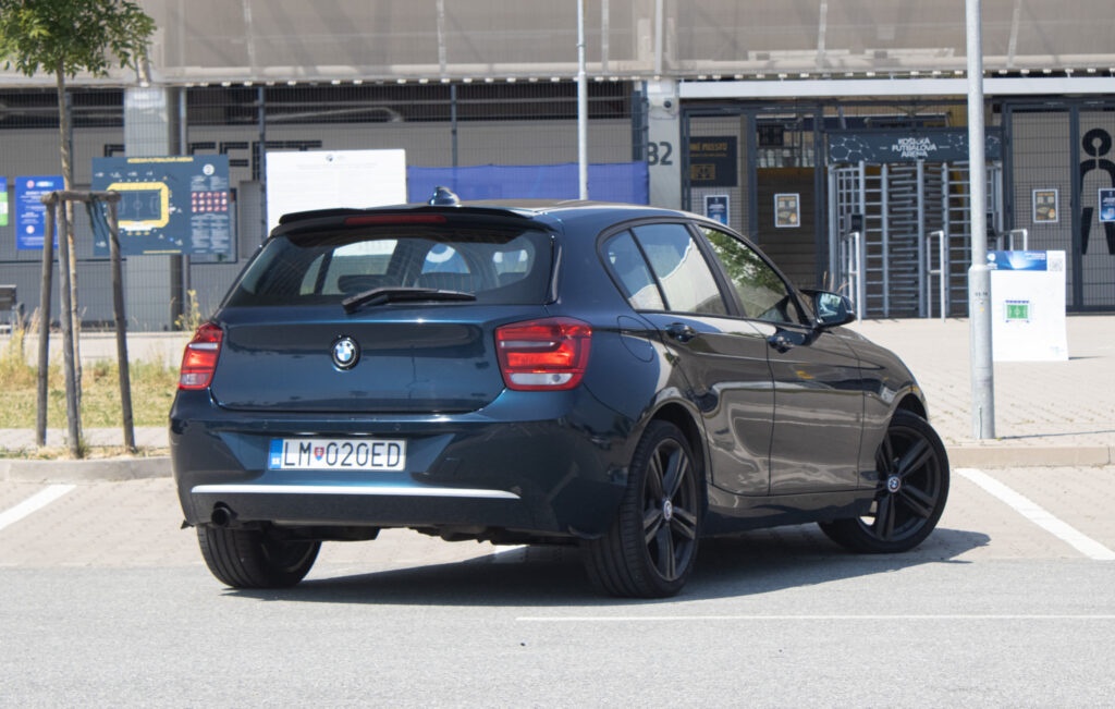 BMW 116i z roku 2011 - 5