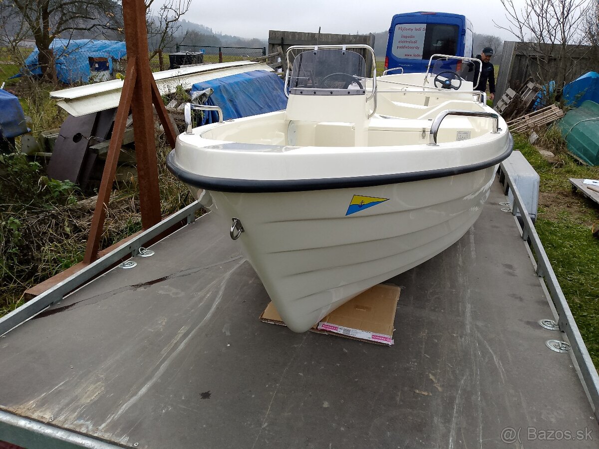 Motorový čln, loď Any 400 - 5