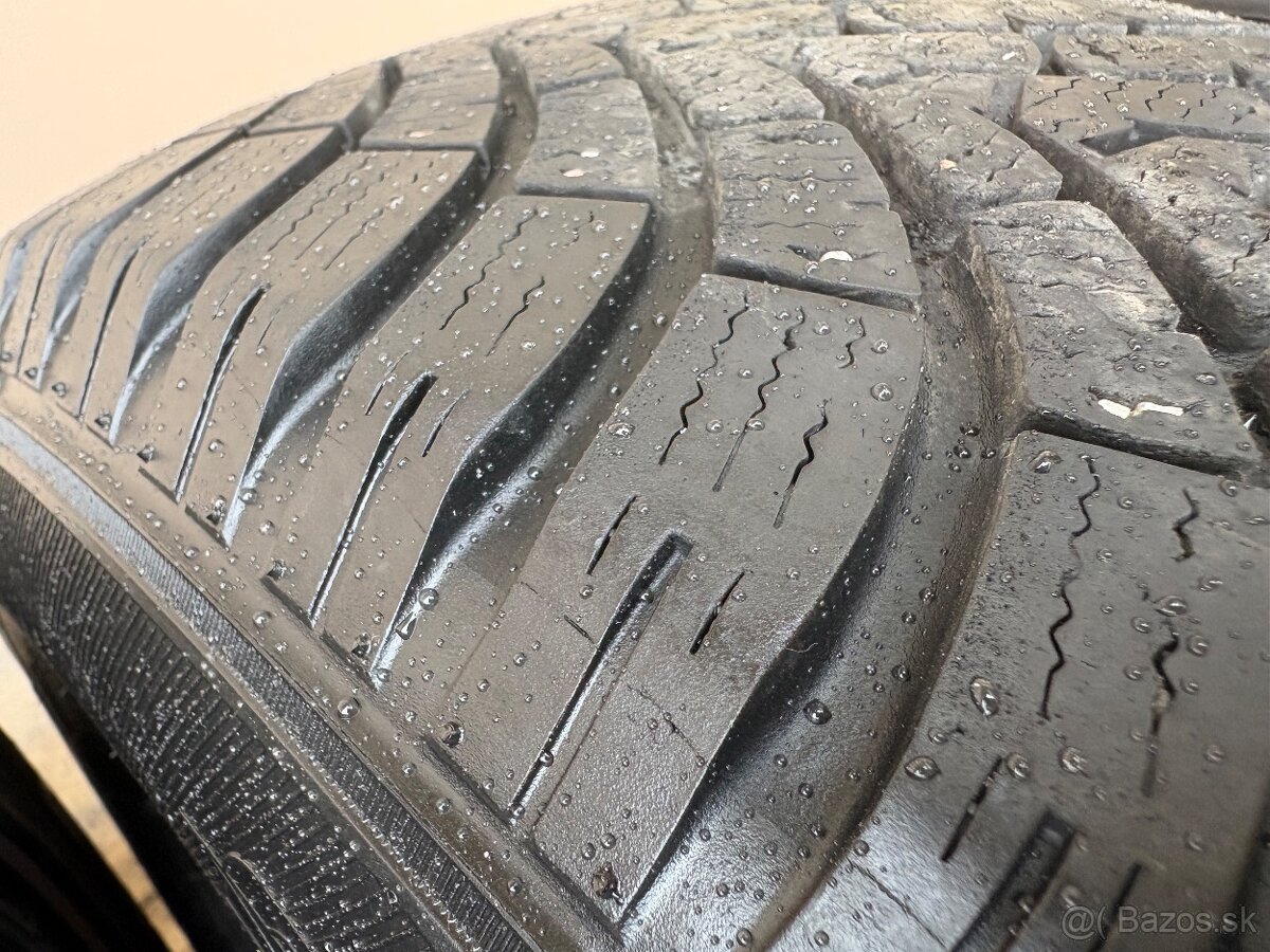 ZIMNÉ PNEU PIRELLI 215/65 R17 - 5