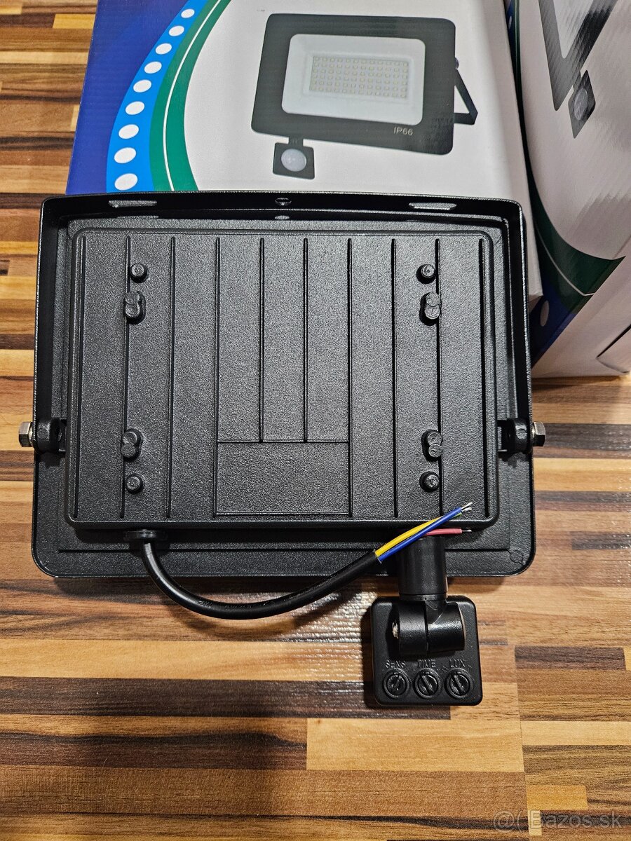 LED, reflektor, halogen, pohybovy senzor - 5