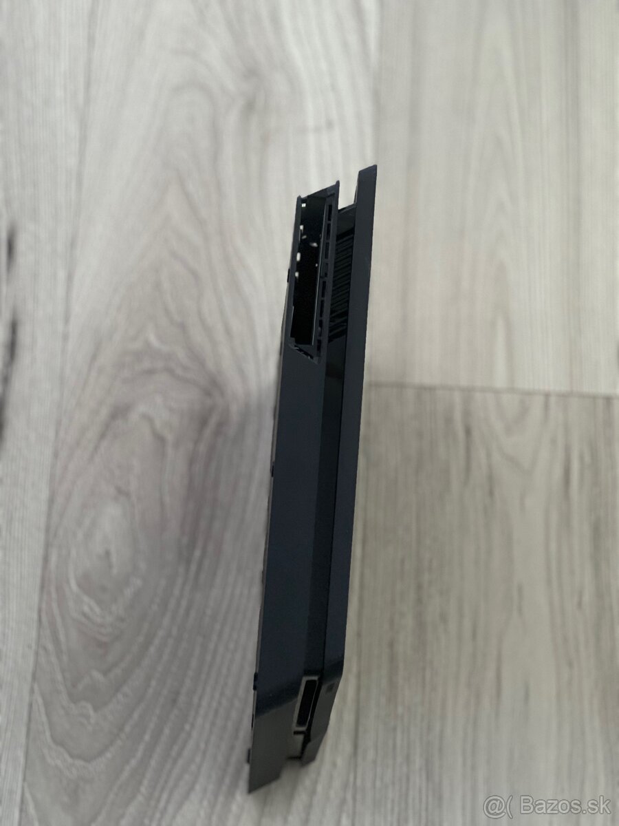 Playstation 4 Slim - 5