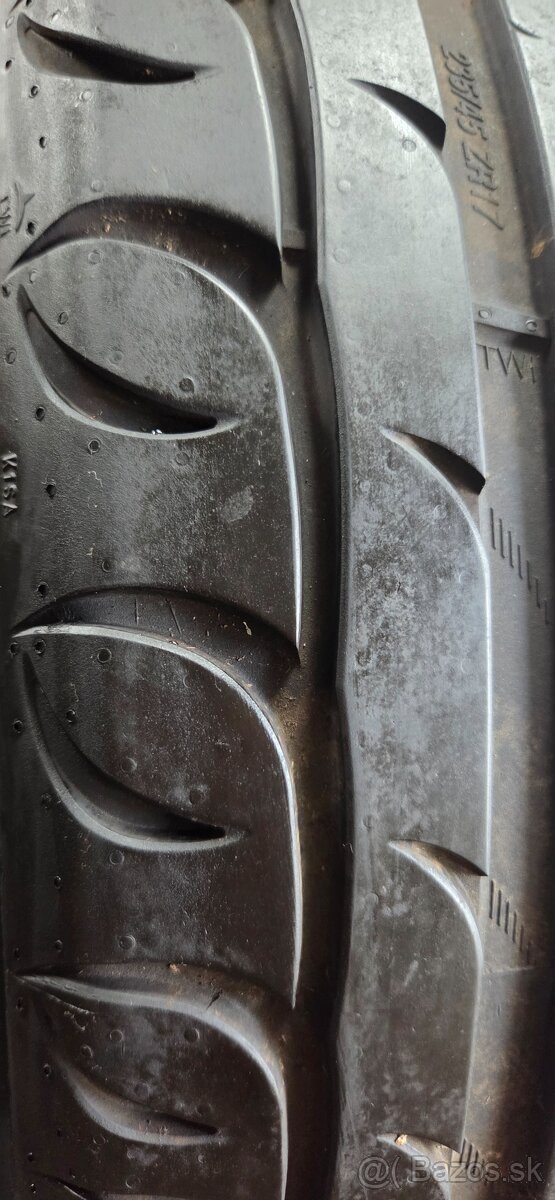Predám 2ks.letné pneumatiky kormorán 235/45R17 94W. - 5