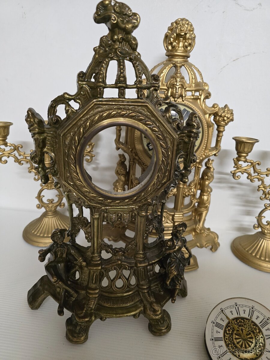 Hodiny a svietniky len ako dekoracia - 5