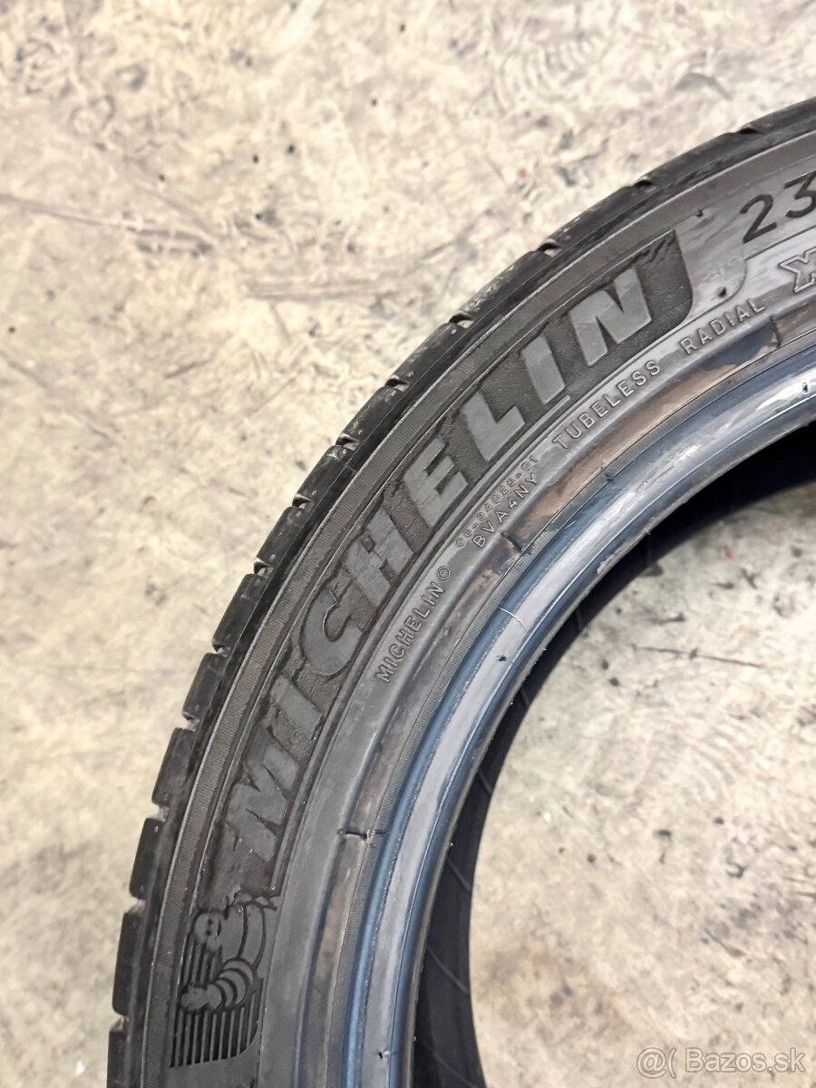 235/45R18 - 5