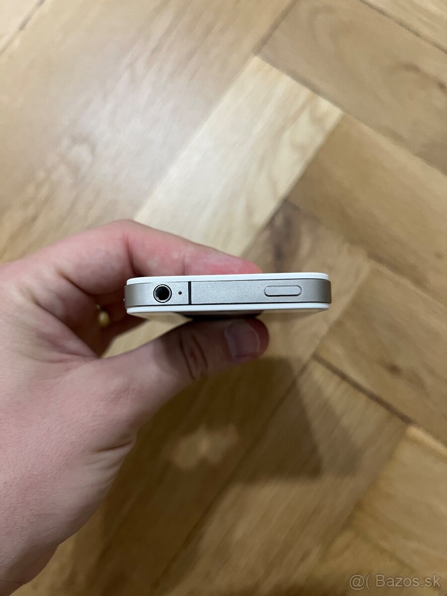 Nový Apple iPhone 4 32GB White - 5