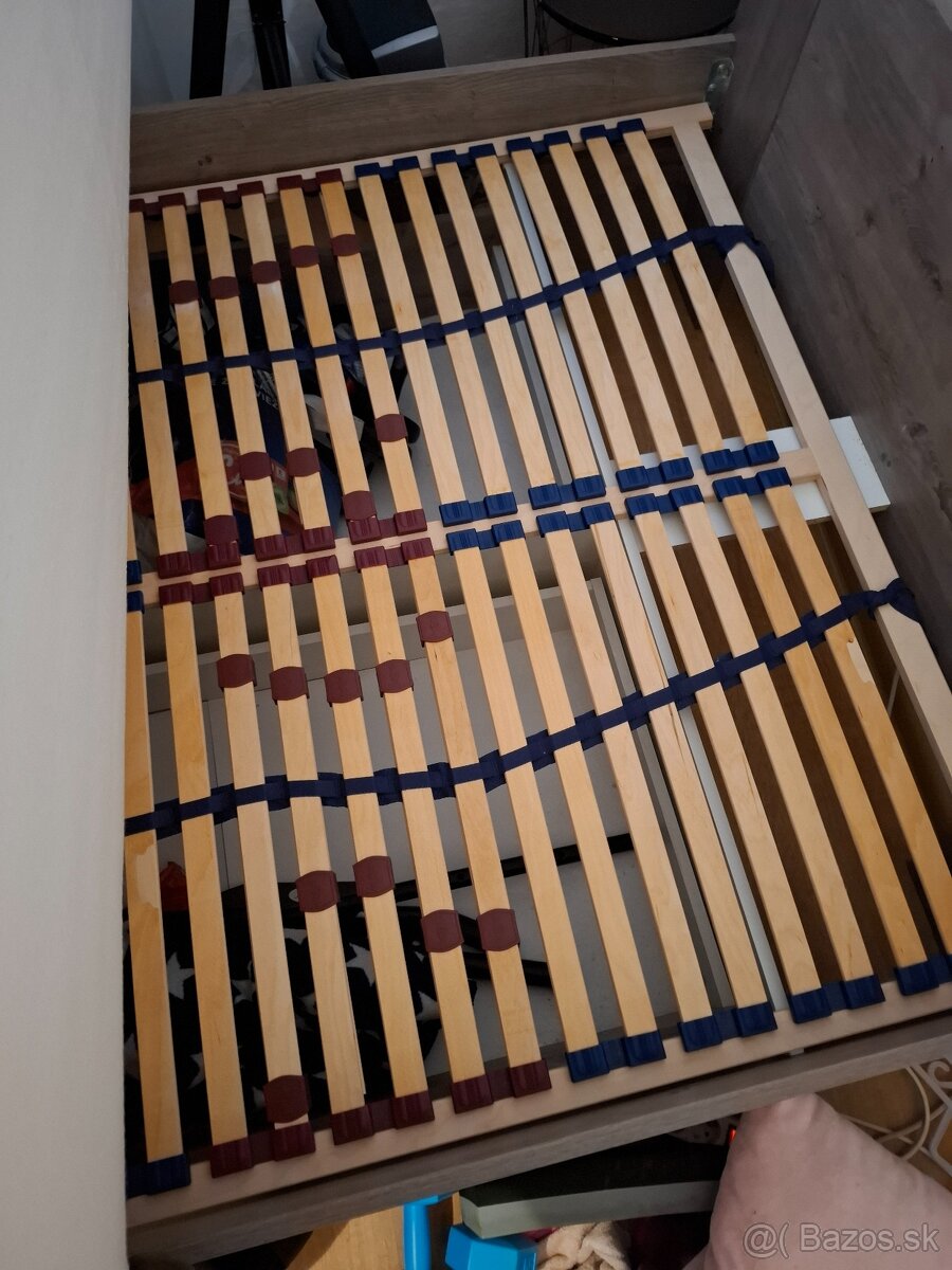 Predam matrac + posteľ a nočný stolík 140x200 cm - 5