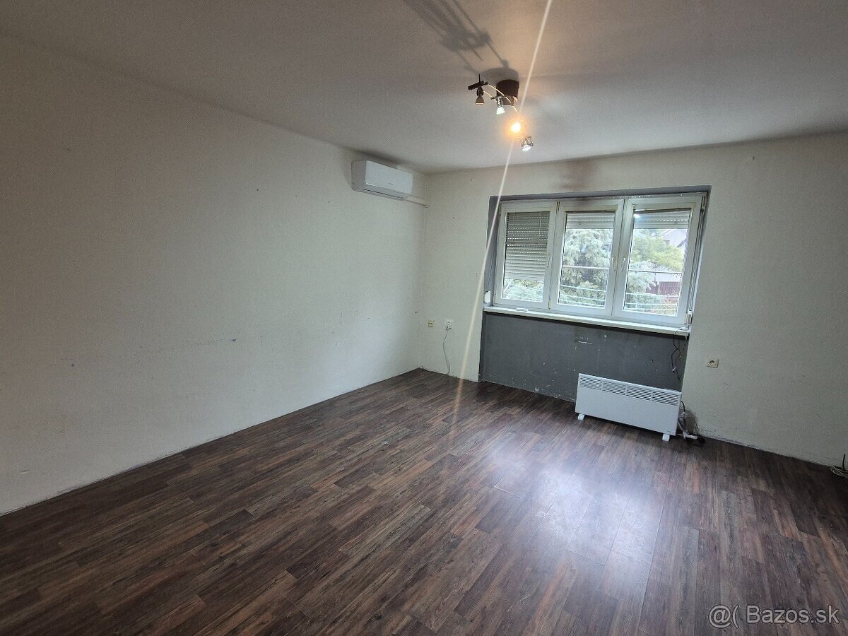 Predám 3 iz. byt na ul. Priateľstva v Komárne - 5