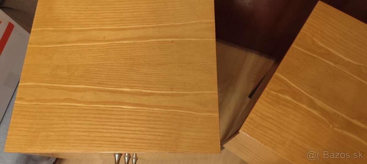 Kozmetický stolík+ nočný stolík - 5