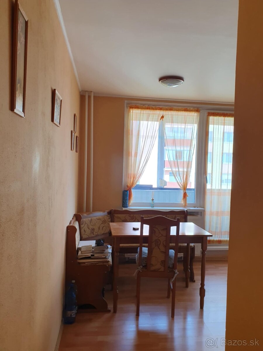 Veľký, 2 izbový, loggia - 5