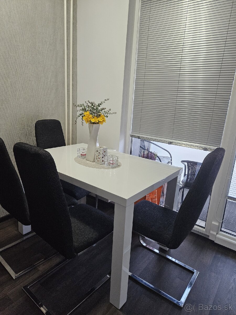 Jedálenský stôl a stoličky - 5
