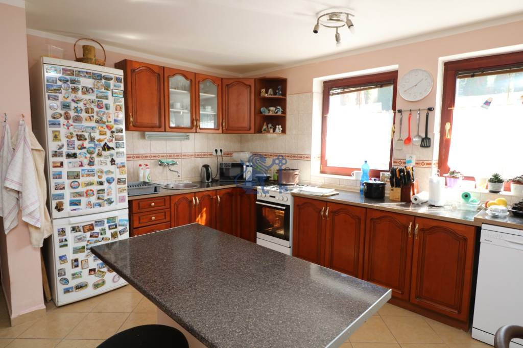 ZNÍŽENÁ cena-viacgeneračný rodinný dom v Borinke - 5