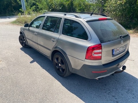 Škoda Octavia Combi II scout2.0 - 5