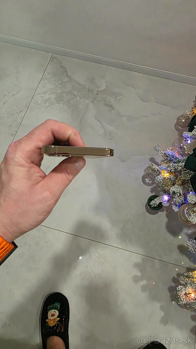 Predám iPhone 12 Pro zlatý. - 5