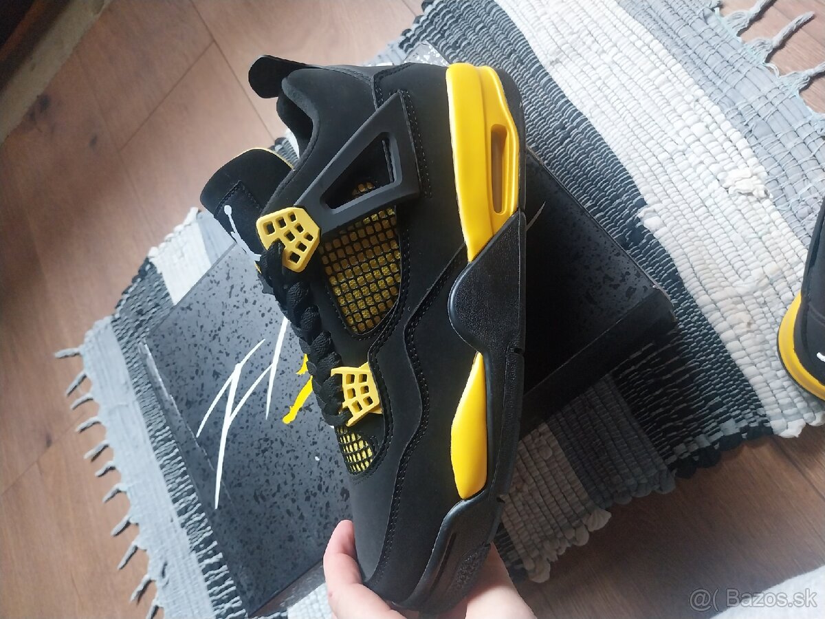 Jordan 4 Retro Thunder - 5