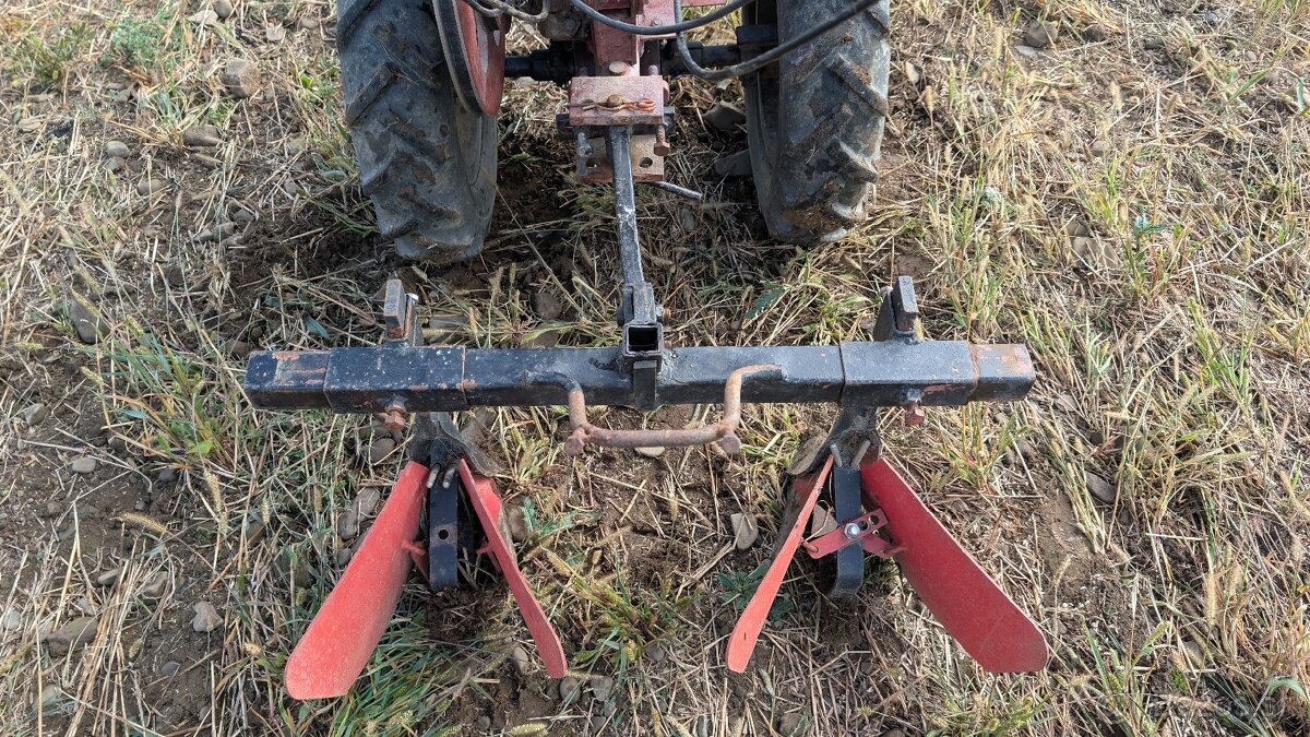 Predám malotraktor + veľa príslušenstva komplet 110€ - 5