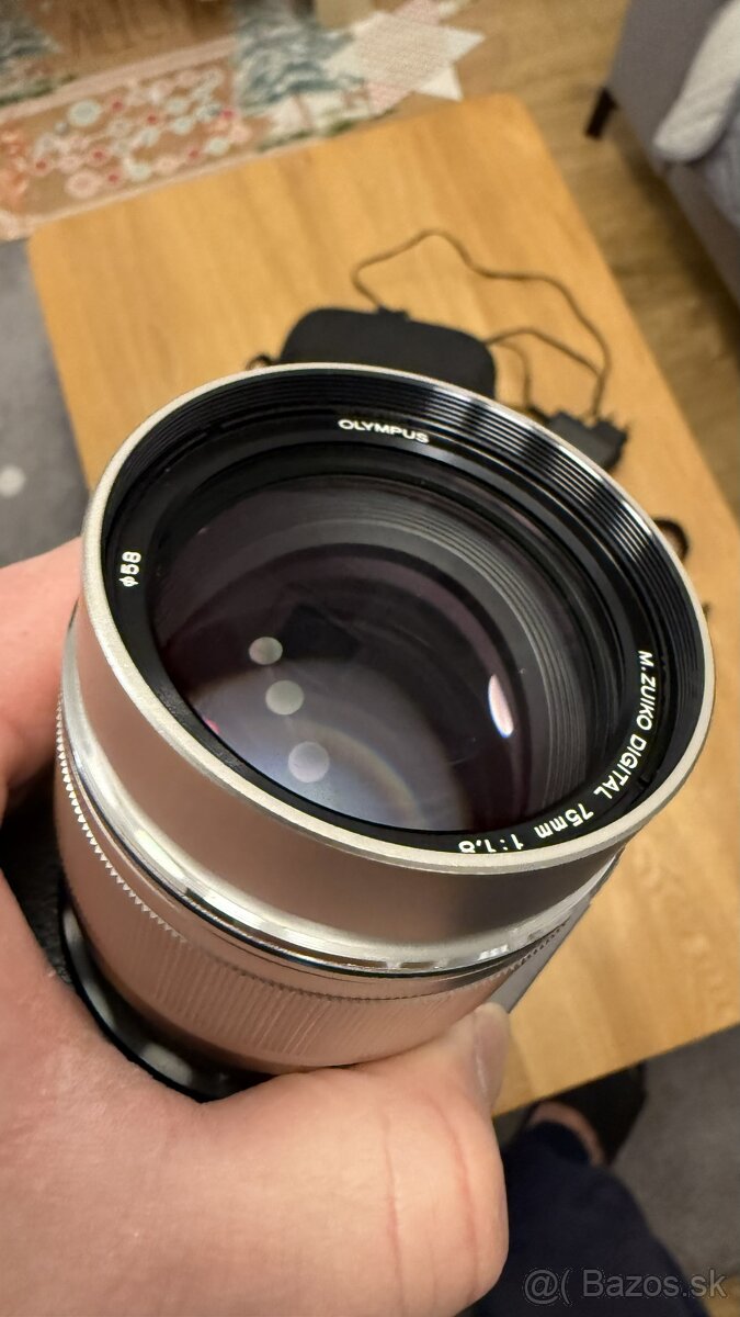 Objektív Olympus 75mm f/1.8 - striebornej farby - 5