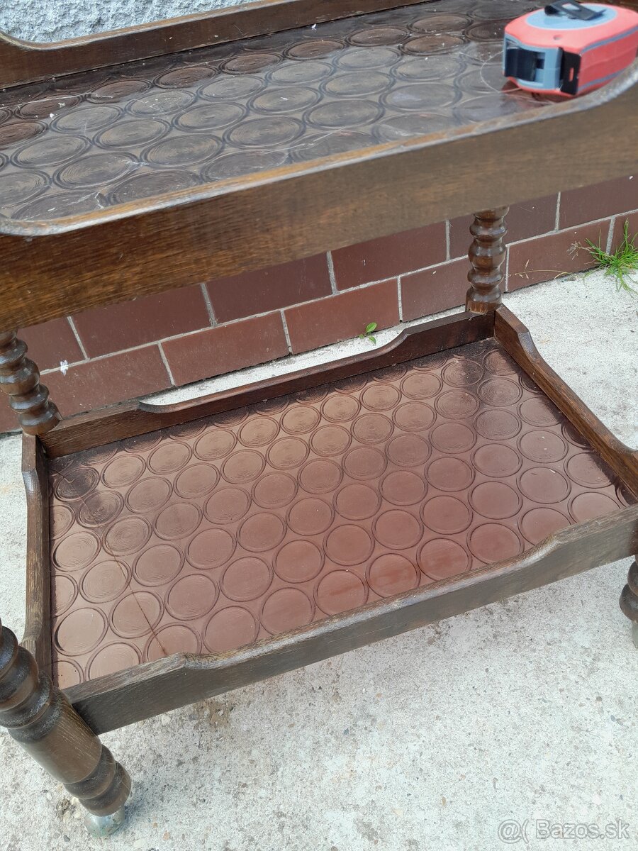 Predám barový stolík na kolieskach - 5