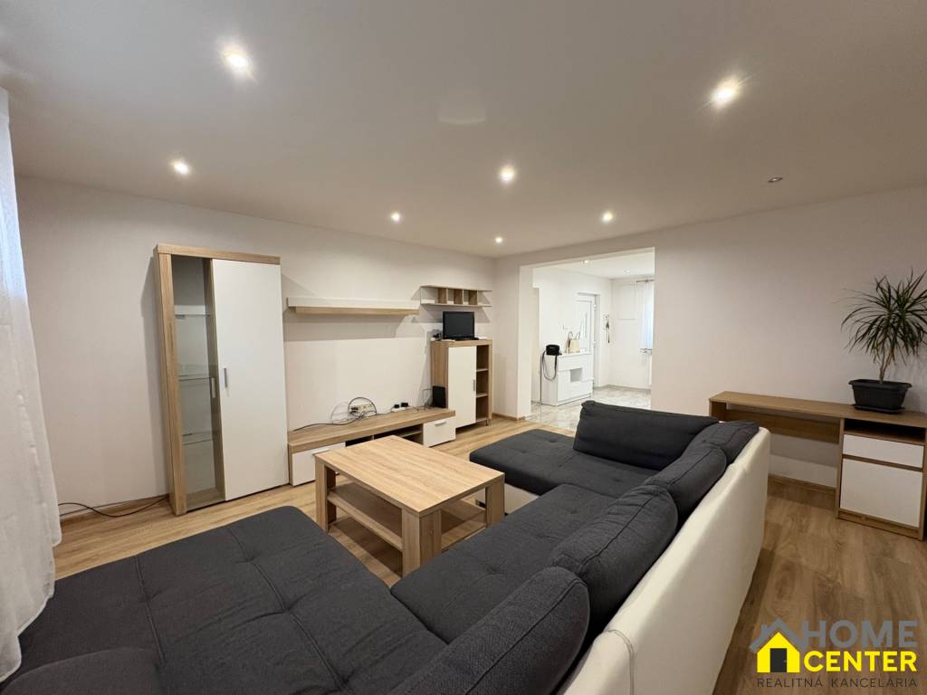 NA PREDAJ 4 izbový zrekonštruovaný rodinný dom v Kolárove - 5